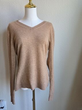 Cashmere Charter Club Luxury 100% Women's V-Neck Cashmere-Blend Sweater in Camel